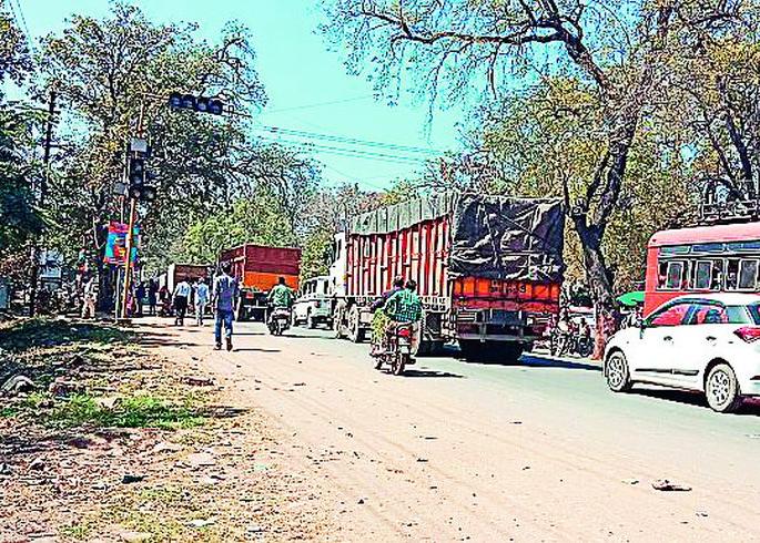 In the name of the signal in the city, the system was the last whistle! | शहरातील सिग्नल नावापुरतेच, यंत्रणेला लागली अखेरची घरघर! In the name of the signal in the city, the system was the last whistle! | शहरातील सिग्नल नावापुरतेच, यंत्रणेला लागली अखेरची घरघर!