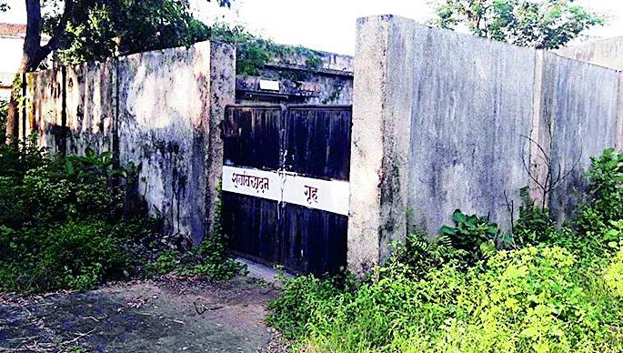 Sub-district hospital problem | उपजिल्हा रुग्णालयाच्या समस्या सुटेना Sub-district hospital problem | उपजिल्हा रुग्णालयाच्या समस्या सुटेना