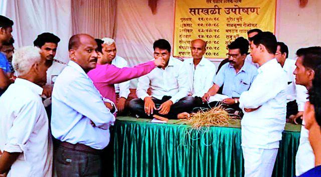 Finally the water of the screw project reached the fields | अखेर पेंच प्रकल्पाचे पाणी पोहचले शेतात Finally the water of the screw project reached the fields | अखेर पेंच प्रकल्पाचे पाणी पोहचले शेतात