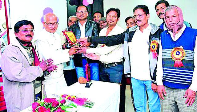 Newspaper sellers will issue problems | वृत्तपत्र विक्रेतांच्या समस्या मांडणार Newspaper sellers will issue problems | वृत्तपत्र विक्रेतांच्या समस्या मांडणार