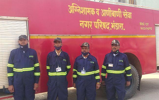 Bhandara Fire; The state of Chimukalya was disturbing; The firefighter said trembling | Bhandara Fire; चिमुकल्यांची अवस्था पाहून मन विव्हळत होते; फायर फायटरने सांगितला थरार Bhandara Fire; The state of Chimukalya was disturbing; The firefighter said trembling | Bhandara Fire; चिमुकल्यांची अवस्था पाहून मन विव्हळत होते; फायर फायटरने सांगितला थरार