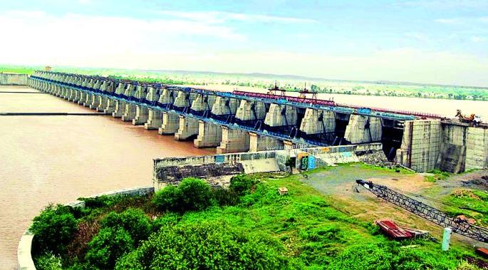 In the bitter cold, tourists walk towards Gosi Khurd | बोचऱ्या थंडीत पर्यटकांची पावले ‘गोसी खुर्द’कडे