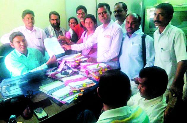 Projected neglected even after 30 years | प्रकल्पग्रस्त ३० वर्षांनंतरही उपेक्षित Projected neglected even after 30 years | प्रकल्पग्रस्त ३० वर्षांनंतरही उपेक्षित