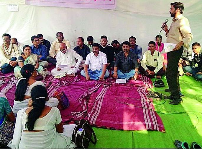 Work on the agitated movement | कामबंद आंदोलन सुरूच Work on the agitated movement | कामबंद आंदोलन सुरूच