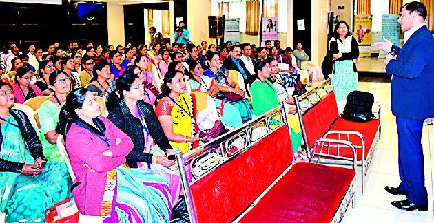 The teachers should trust their own potential | शिक्षकांनी स्वत:च्या क्षमतेवर विश्वास ठेवावा The teachers should trust their own potential | शिक्षकांनी स्वत:च्या क्षमतेवर विश्वास ठेवावा