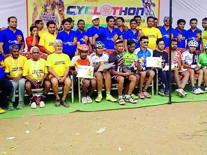 Men's Yash, among women, Mayuri tops | पुरुषांमध्ये यश, महिलांमध्ये मयुरी अव्वल Men's Yash, among women, Mayuri tops | पुरुषांमध्ये यश, महिलांमध्ये मयुरी अव्वल