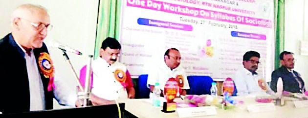 Understanding sociological concepts and principles is important | समाजशास्त्रीय संकल्पना व सिद्धांत समजून घेणे महत्त्वाचे Understanding sociological concepts and principles is important | समाजशास्त्रीय संकल्पना व सिद्धांत समजून घेणे महत्त्वाचे