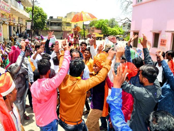 There should be time restrictions in the wedding | लग्नात वेळेचं बंधन पाळायला हवं There should be time restrictions in the wedding | लग्नात वेळेचं बंधन पाळायला हवं