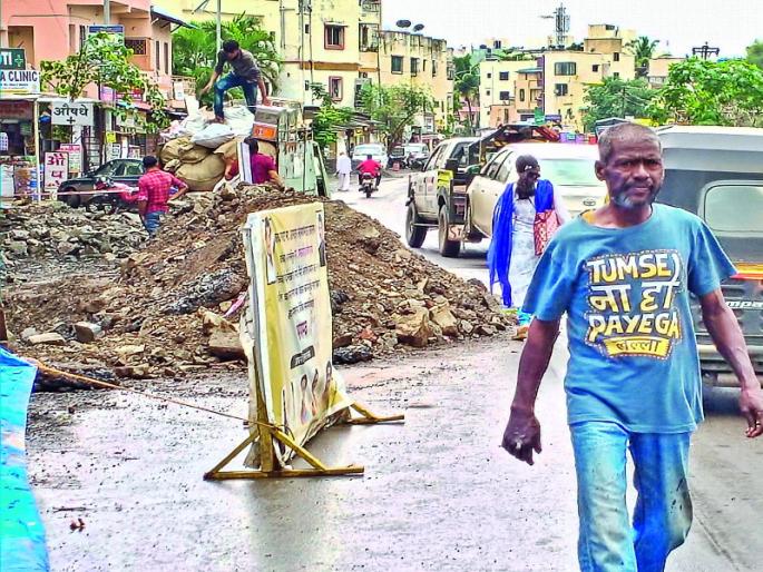 Roads dug in the rainy season; Massive barrier to traffic | पावसाळ्यात रस्ते खोदाई; रहदारीस प्रचंड अडथळा  Roads dug in the rainy season; Massive barrier to traffic | पावसाळ्यात रस्ते खोदाई; रहदारीस प्रचंड अडथळा