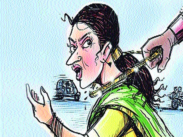 The woman pulled the gold chain on the Ashoka route | अशोकामार्गावर महिलेची सोनसाखळी खेचली