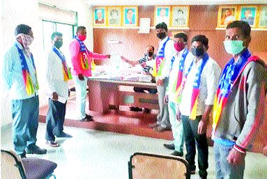 Demand to undo transportation services | वाहतूक सेवा पूर्ववत करण्याची मागणी