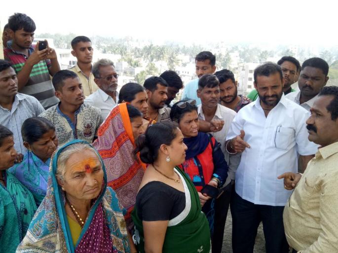 Sangliit corporator's Sholestayal agitation, inadequate supply of water in Gulab Colony area: prohibition of municipal corporation | सांगलीत नगरसेवकाचे शोलेस्टाईल आंदोलन, महापालिकेचा निषेध