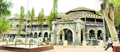 The High Court rejected the petition of 'Leed' contractor | ’एलइडी’ ठेकेदाराची याचिका उच्च न्यायालयाने फेटाळली The High Court rejected the petition of 'Leed' contractor | ’एलइडी’ ठेकेदाराची याचिका उच्च न्यायालयाने फेटाळली