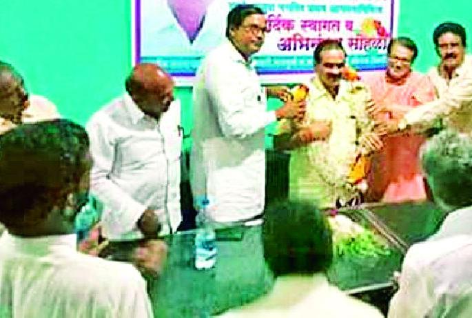 Local government will solve problems | स्थानिक स्वराज्य संस्थांच्या समस्या मार्गी लावणार Local government will solve problems | स्थानिक स्वराज्य संस्थांच्या समस्या मार्गी लावणार