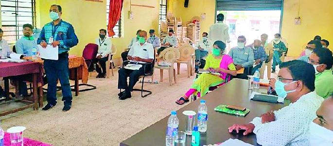 Blacklist contractors who delay | दिरंगाई करणाऱ्या कंत्राटदारांना ब्लॅकलिस्टमध्ये टाका Blacklist contractors who delay | दिरंगाई करणाऱ्या कंत्राटदारांना ब्लॅकलिस्टमध्ये टाका