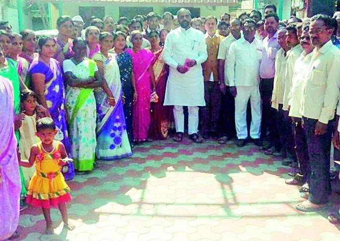 Open the path to project affected people | प्रकल्पग्रस्तांच्या नोकरीचा मार्ग खुला