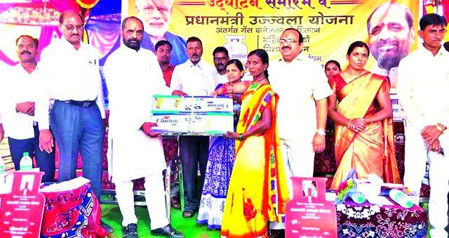 Gas Agency should provide facilities to customers | गॅस एजन्सीने ग्राहकांना सुविधा पुरवावी Gas Agency should provide facilities to customers | गॅस एजन्सीने ग्राहकांना सुविधा पुरवावी