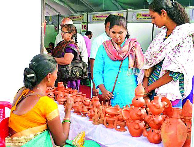 Savings Group's 2.5 million earnings | बचत गटांची अडीच लाखांची कमाई Savings Group's 2.5 million earnings | बचत गटांची अडीच लाखांची कमाई