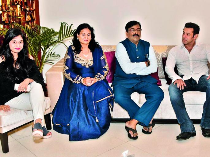 If you want a gift, go to Ballarpur ... | भेटवस्तू हवी असेल, तर बल्लारपूरला या... If you want a gift, go to Ballarpur ... | भेटवस्तू हवी असेल, तर बल्लारपूरला या...