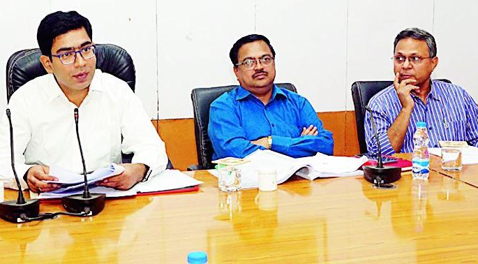 Political parties have strict adherence to the code of conduct | राजकीय पक्षांनी आचारसंहितेचे काटेकोर पालन करावे Political parties have strict adherence to the code of conduct | राजकीय पक्षांनी आचारसंहितेचे काटेकोर पालन करावे