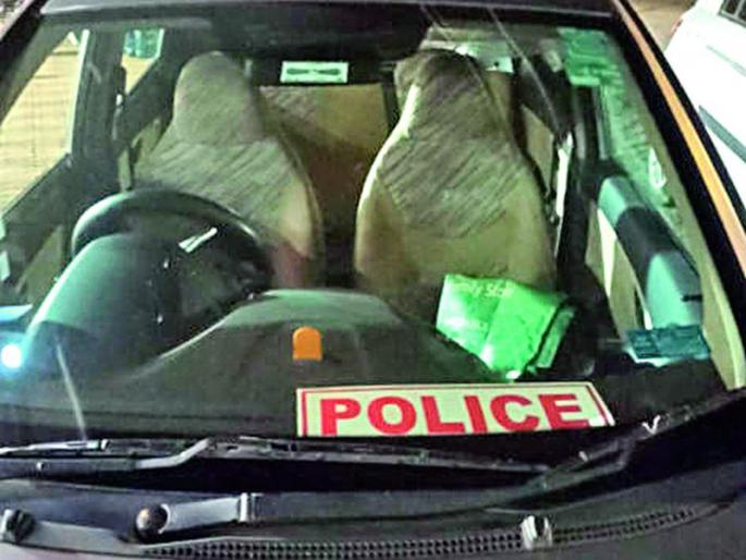 Accident with a four-wheeler written 'Police' | ‘पोलीस’ लिहिलेल्या चारचाकी वाहनाने अपघात Accident with a four-wheeler written 'Police' | ‘पोलीस’ लिहिलेल्या चारचाकी वाहनाने अपघात