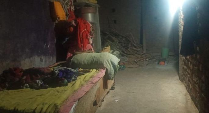 Young man brutally murdered in front of ice | आईसमक्ष घरातच हातपाय बांधून तरुणाची निर्घृण हत्या Young man brutally murdered in front of ice | आईसमक्ष घरातच हातपाय बांधून तरुणाची निर्घृण हत्या