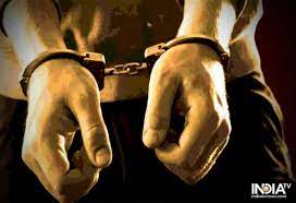 Tadipar criminal Karan Kaduskar arrested for looting | ऐवज लुटण्यारा तडीपार गुन्हेगार करण कडुसकर यास अटक Tadipar criminal Karan Kaduskar arrested for looting | ऐवज लुटण्यारा तडीपार गुन्हेगार करण कडुसकर यास अटक