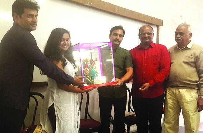 Akola girl became a billionaire through higher education | उच्च शिक्षणातून ‘ती’ बनली १.२ कोटींची धनश्री! Akola girl became a billionaire through higher education | उच्च शिक्षणातून ‘ती’ बनली १.२ कोटींची धनश्री!