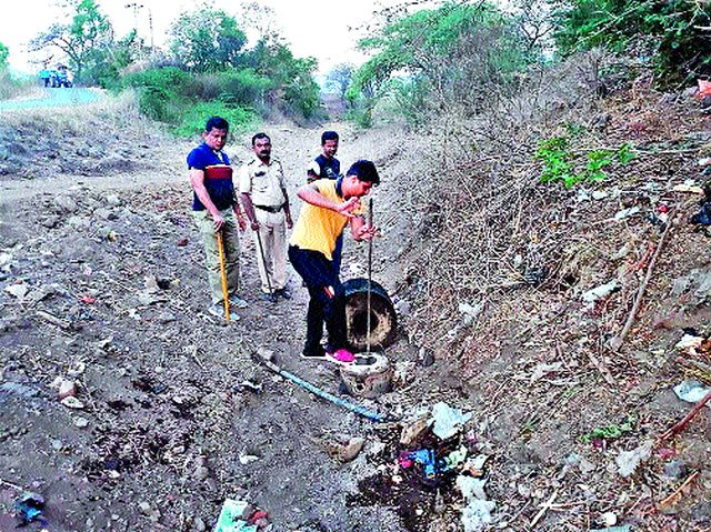 Impressions on dumpling alcohol | गावठी दारू अड्ड्यांवर छापे Impressions on dumpling alcohol | गावठी दारू अड्ड्यांवर छापे