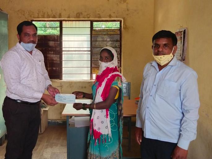 Innovative venture of Dindori tehsil office during Kovid period | दिंडोरी तहसील कार्यालयाचा कोविड काळात अभिनव उपक्रम Innovative venture of Dindori tehsil office during Kovid period | दिंडोरी तहसील कार्यालयाचा कोविड काळात अभिनव उपक्रम