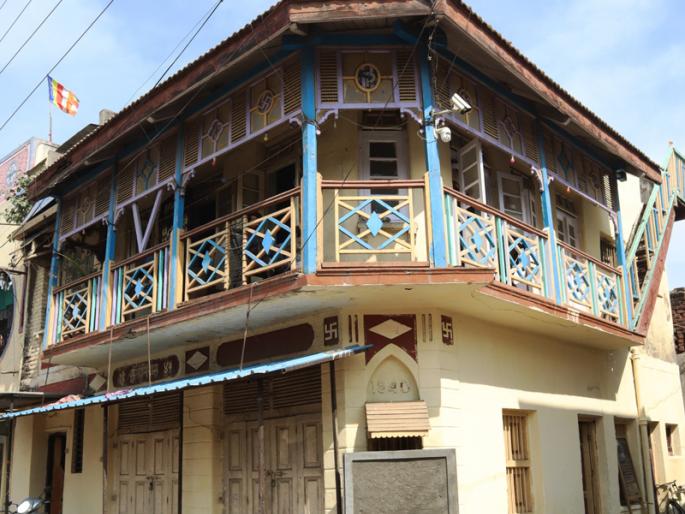 Keep the items used by Bharat Ratna Babasaheb Ambedkar in Solapur in Ganga Niwas | भारतरत्न बाबासाहेब आंबेडकरांनी सोलापुरात वापरलेल्या वस्तूचा गंगा निवासात ठेवा Keep the items used by Bharat Ratna Babasaheb Ambedkar in Solapur in Ganga Niwas | भारतरत्न बाबासाहेब आंबेडकरांनी सोलापुरात वापरलेल्या वस्तूचा गंगा निवासात ठेवा