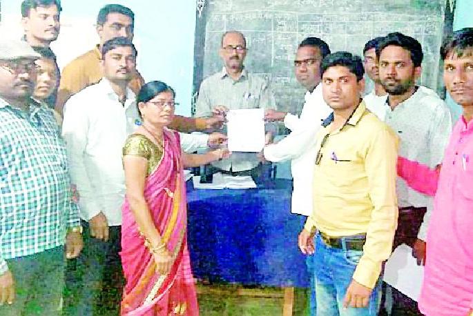 Return the amount of deceased teachers' deduction | मृत शिक्षकांच्या रक्कम कपातीचा परतावा द्या