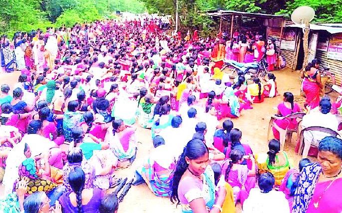 Aanganwadi sevikas hit | अंगणवाडी सेविकांची धडक Aanganwadi sevikas hit | अंगणवाडी सेविकांची धडक