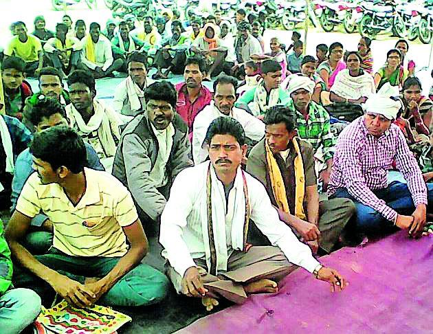 Give a group lease under the PESA and VOA Act | पेसा व वनाधिकार कायद्यान्वये सामूहिक पट्टे द्या Give a group lease under the PESA and VOA Act | पेसा व वनाधिकार कायद्यान्वये सामूहिक पट्टे द्या