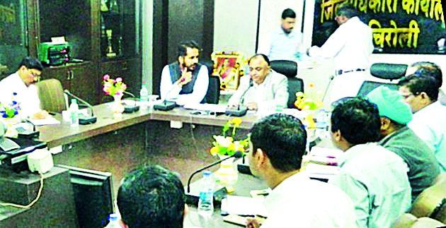 Complete the well at the end of March | मार्चअखेर विहिरी पूर्ण करा Complete the well at the end of March | मार्चअखेर विहिरी पूर्ण करा