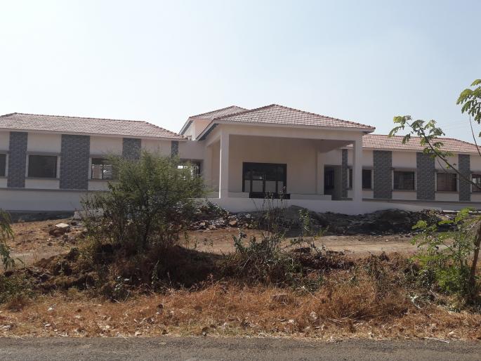 The Primary Health Center of Korapgaon awaiting the inauguration | कोरपगावचे प्राथमिक आरोग्य केंद्र उदघाटनाच्या प्रतीक्षेत The Primary Health Center of Korapgaon awaiting the inauguration | कोरपगावचे प्राथमिक आरोग्य केंद्र उदघाटनाच्या प्रतीक्षेत