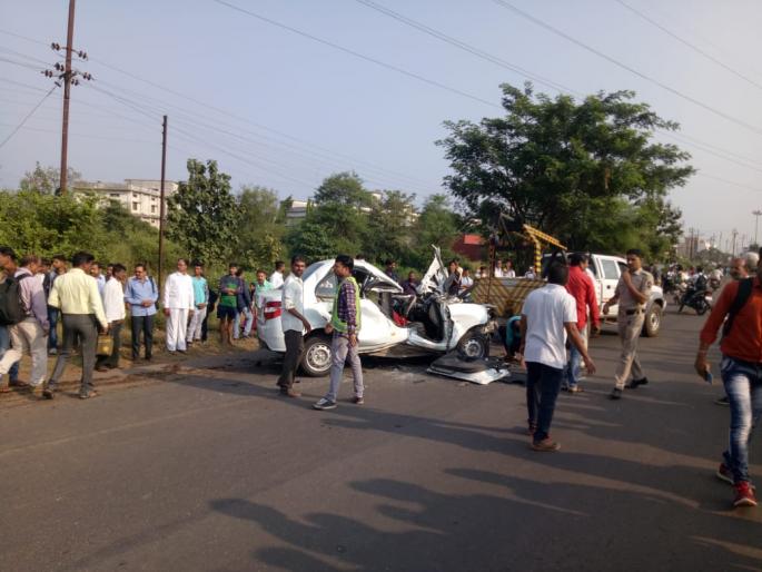 Two killed in heavy crash | भीषण अपघातात दोन ठार