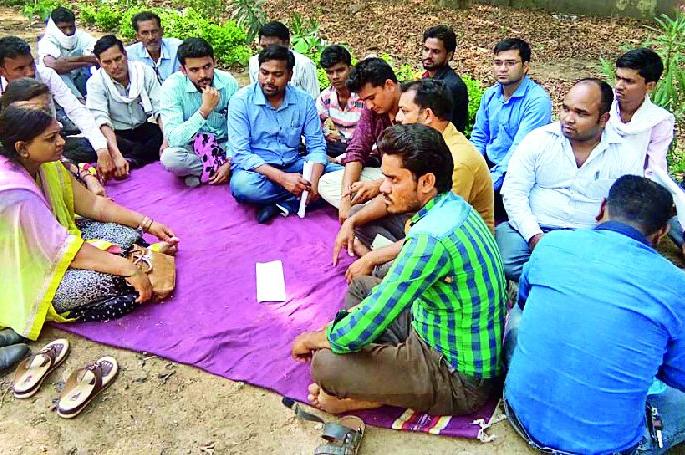 P.S. Employees' work stop movement | पं.स. कर्मचाऱ्यांचे काम बंद आंदोलन