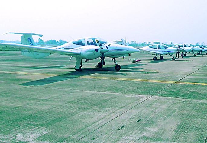 Fulfillment of dream, take off of passenger airline service from today | स्वप्नपूर्ती, प्रवासी विमान वाहतूक सेवेचे टेक ऑफ आजपासून Fulfillment of dream, take off of passenger airline service from today | स्वप्नपूर्ती, प्रवासी विमान वाहतूक सेवेचे टेक ऑफ आजपासून