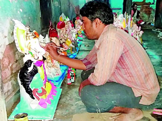 Idol is given to 'Final Touch' | मूर्तींना दिला जातोय ‘फायनल टच’ Idol is given to 'Final Touch' | मूर्तींना दिला जातोय ‘फायनल टच’