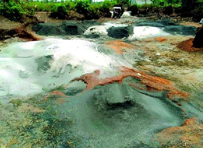 Rice Mill Ash At Ash Road | राईस मिलची राख रस्त्याच्या कडेला Rice Mill Ash At Ash Road | राईस मिलची राख रस्त्याच्या कडेला