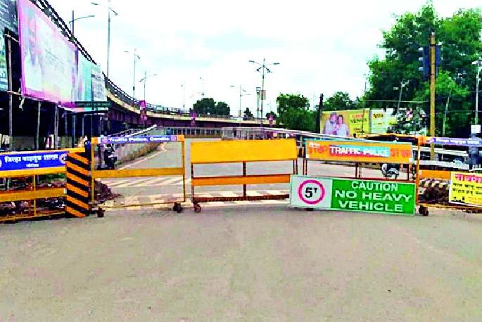 The old flyover failed in the structure audit | स्ट्रक्चर आॅडिटमध्ये जुना उड्डाणपूल फेल The old flyover failed in the structure audit | स्ट्रक्चर आॅडिटमध्ये जुना उड्डाणपूल फेल