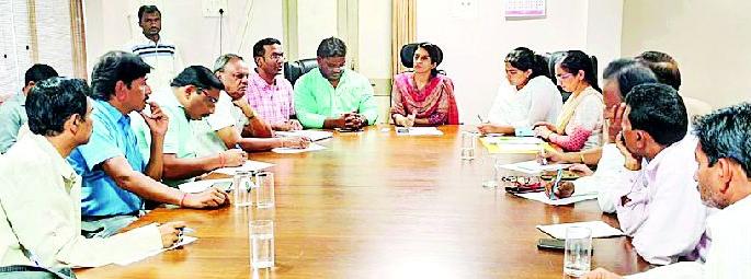 Focus on travelers coming from overseas to the district | परदेशातून जिल्ह्यात येणाऱ्या प्रवाशांवर लक्ष