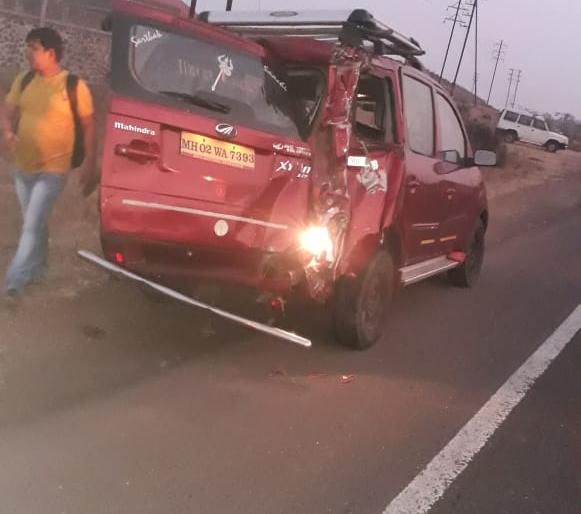 One killed, six injured in accident at Gonde Dumala | गोंदे दुमाला येथील अपघातात एक ठार , सहा जखमी One killed, six injured in accident at Gonde Dumala | गोंदे दुमाला येथील अपघातात एक ठार , सहा जखमी