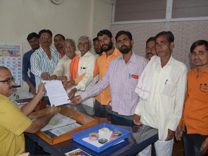  District Administration issued a memorandum | माथाड्यांनी दिले जिल्हा प्रशासनास निवेदन