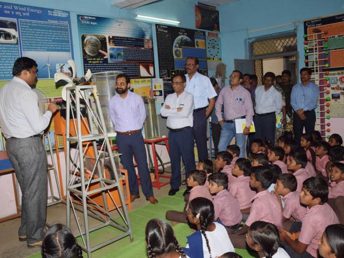  The Collector of Bal Bhavana Kendra gave a visit | बालभवन केंद्रास जिल्हाधिकाऱ्यांनी दिली भेट