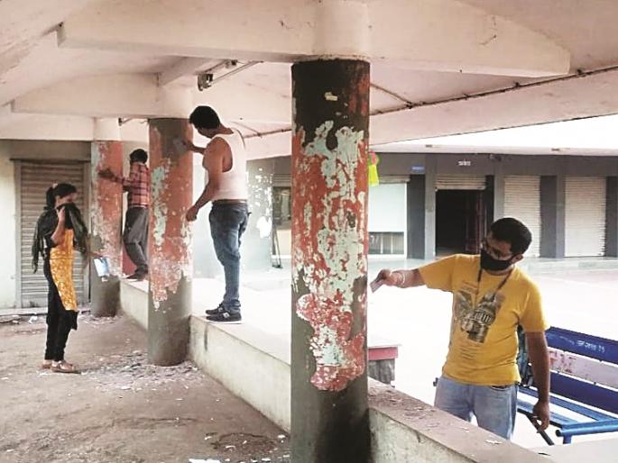 Labor of local artists for beautification of Hutatma Smriti Mandir | हुतात्मा स्मृती मंदिराच्या सुशोभीकरणासाठी स्थानिक कलाकारांचे श्रमदान Labor of local artists for beautification of Hutatma Smriti Mandir | हुतात्मा स्मृती मंदिराच्या सुशोभीकरणासाठी स्थानिक कलाकारांचे श्रमदान