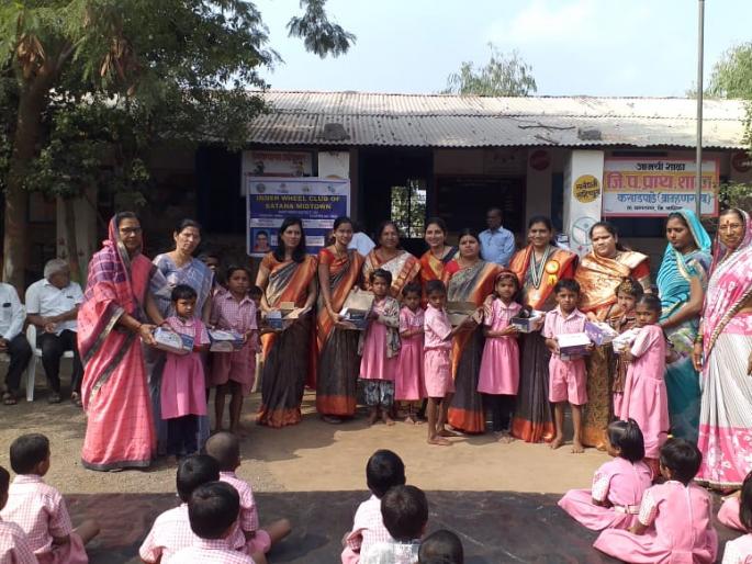   Allocation of boots to school students | शालेय विद्यार्थ्यांना बुटांचे वाटप