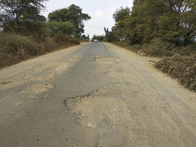 Could not find road work ..! | रस्त्याच्या कामाला मुहूर्त मिळेना..!