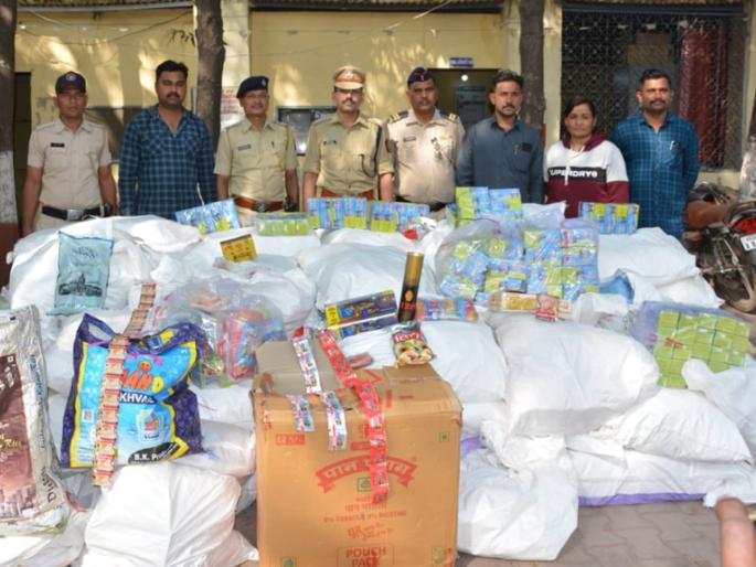 Tobacco products seized with a cluster of five lakhs | पाच लाखांच्या गुटख्यासह तंबाखूजन्य पदार्थ जप्त Tobacco products seized with a cluster of five lakhs | पाच लाखांच्या गुटख्यासह तंबाखूजन्य पदार्थ जप्त